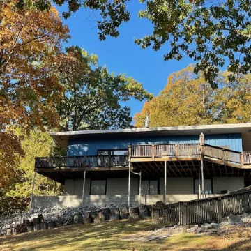 Gather at family-friendly Shelter Point on KY Lake