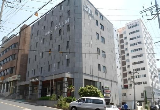 3. 라움호텔..
