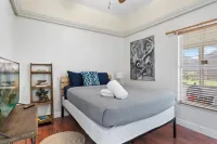 Pet Friendly!✰ Charming home with big patio!