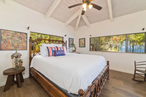 Tranquil Ocean View Cottage: Your Idyllic Escape at Waipio Valley, Big Island HI