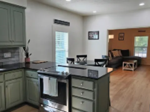 Cozy Retreat in Historic Northport Minutes to Bama Hotels in Northport