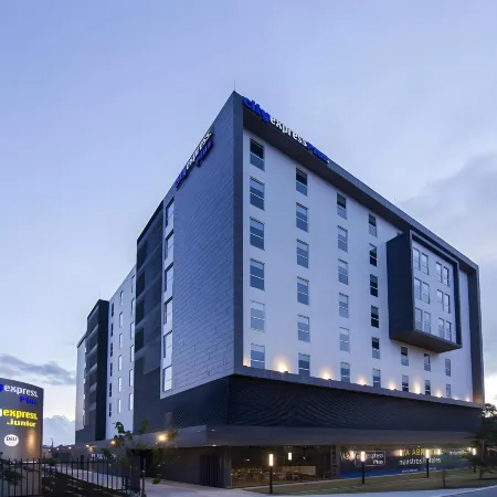 City Express Plus by Marriott Bogota Aeropuerto Отели рядом с достопримечательностью «Энгавита»