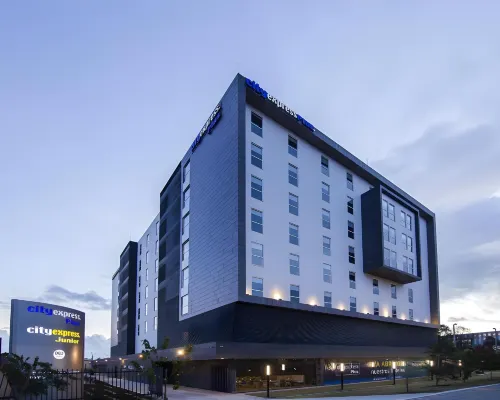 City Express Plus by Marriott Bogota Aeropuerto Hotels near Engativa