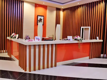 BK Place Hotel Отели рядом с достопримечательностью «Wat Samakkhi Upatham»