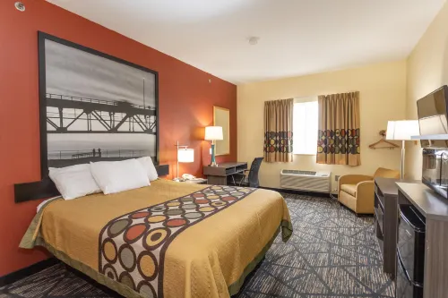 Super 8 by Wyndham Big Rapids فنادق في بيغ رابيدز