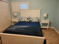 Thumb Point Oasis w/Heated Pool- walk to beach!