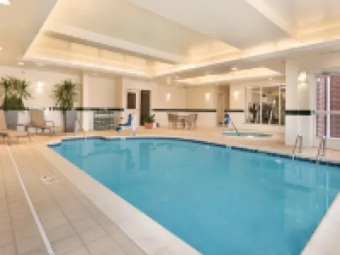 亞克朗坎頓機場希爾頓花園酒店 格林酒店