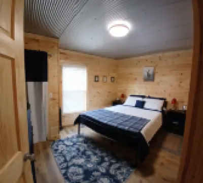 Cozy tiny cabin, close to local activities. Pet friendly. Suited 2 adults.