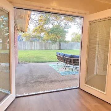 Three Bedroom ~ 8 Mins to A&M ~ Quiet Neighborhood