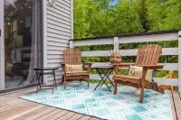 Renovated Alexandria NH jacuzzi house~firepit! gameroom! dog friendly! fenced Hotel a Alexandria
