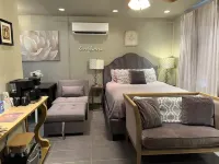 The Palace Cottage w/private Hot tub
