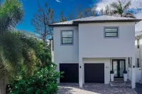 5bdr/5.5ba Modern Oasis with outdoor Gym, Cold Plunge, Heated Pool & Jacuzzi