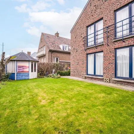 Zeelucht with private garden