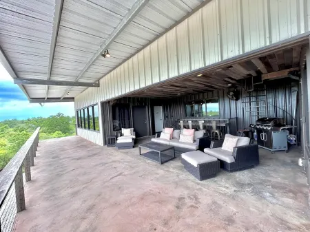 Lemonfish Lodge, Venice, sleeps 10-12