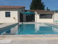 At the foot of Ventoux, new air-conditioned gîte with private pool Hotels in Monteux