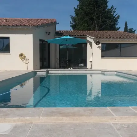 At the foot of Ventoux, new air-conditioned gîte with private pool