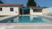 At the foot of Ventoux, new air-conditioned gîte with private pool