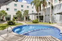Fiesta Inn Express San Luis Potosí Oriente - Pools