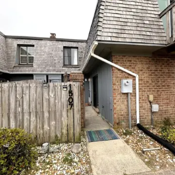 KH Escape! Pool+Tennis+Basketball+0.8 mi to Beach!