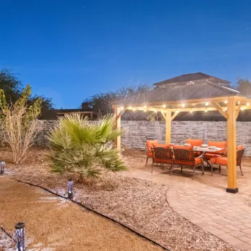 ~The Hummingbird House~  Sauna, Two King Beds, Mountain Views!