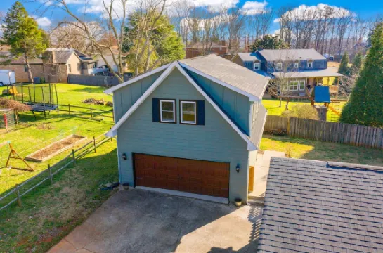 Charming, Quiet & Private Apt in Great Location w/ Wi-Fi & Laundry