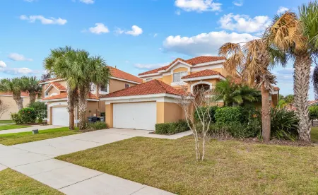 Family Ready in Gated Community Near Attractions