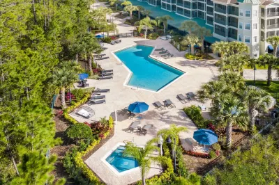 Modern 2Br Condo- Pool Hot Tub Close to Disney فنادق في وينتر غاردن
