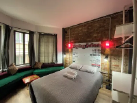 อาดรอนิกิ