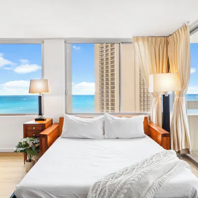 Pacific Monarch - 1 Br - Ocean and City Views! Отели рядом с достопримечательностью «Пляж Вайалае»