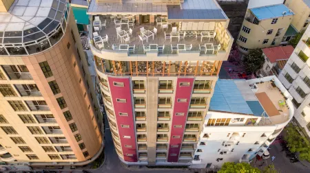 Samann Grand Отели рядом с достопримечательностью «Транс Малдивиан Эруэйс»