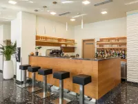 Hotel Mondo Hotels near Lora
