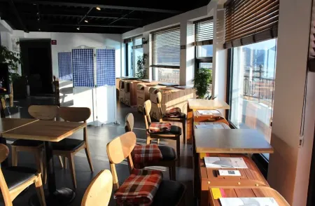 Andong River Sunset Pension Отели рядом с достопримечательностью «Byeongsanseowon Confucian Academy»