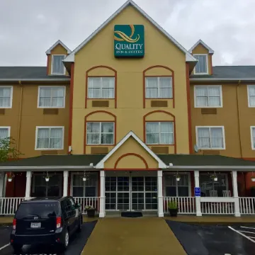 Quality Inn & Suites Cincinnati Sharonville