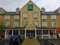 Quality Inn & Suites Cincinnati Sharonville Hotels in Sharonville
