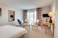 Les Ormes Domaine et Resort Hotels in Le Tronchet