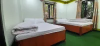 Tharu Mango Garden Resort Hotel di 