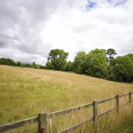 Tring Grange Cottage - Sleeps 2 - Onsite Parking