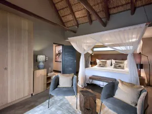 Mhondoro Safari Lodge & Villa
