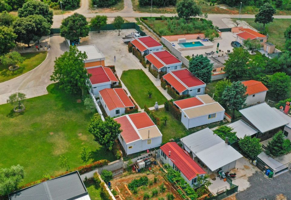 Apartment in Banjole with Pool