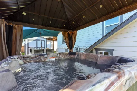 The Gather House! Super Clean, Super Comfortable and Super Private!