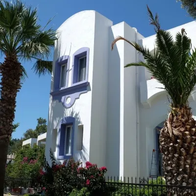 Omar Hotel & Suites Hotels near Cennet Koyu