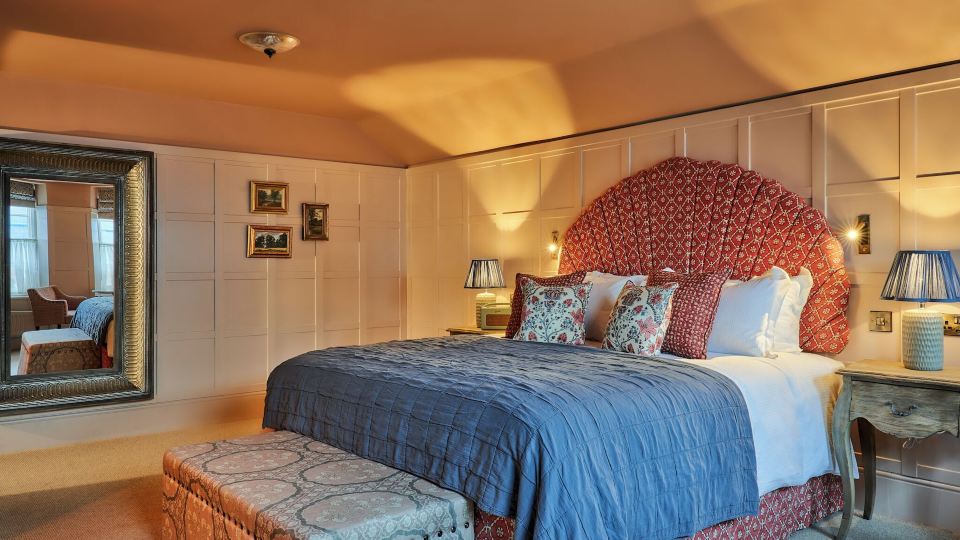 The White Hart - A Heartwood Inn
