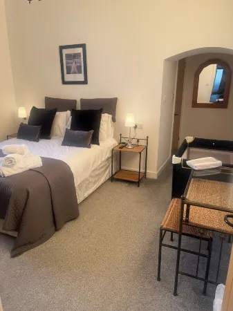 Barnstaple - Apartment - Sleeps 2 - Parking