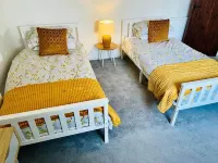2 Bed-Sleeps 4-Sea View-Pet Friendly-Parking Hotels in Llanelli