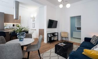 Contemporary Aparthotel 2-BR Flats Near Old Town, Quiet & Serene