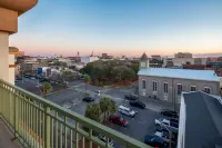 DoubleTree by Hilton Hotel Savannah Historic District - خلابة