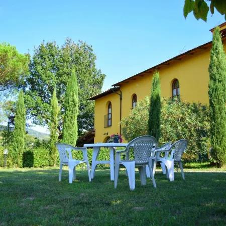Farmhouse Living Amidst Vineyards
