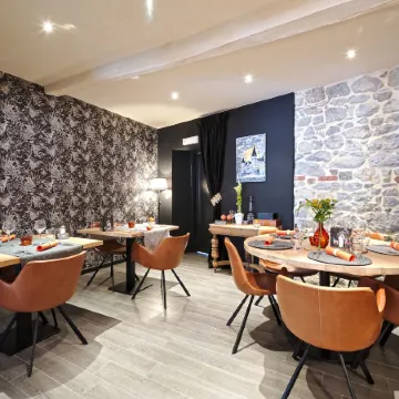 Hotel le Saint Hadelin Отели в г. Уйе