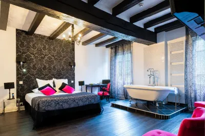 Logis Hotel Restaurant le Cheval Blanc Hotel di Blere
