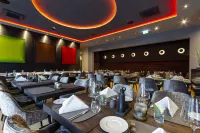 Qube Hotel Bahnstadt - breakfast
